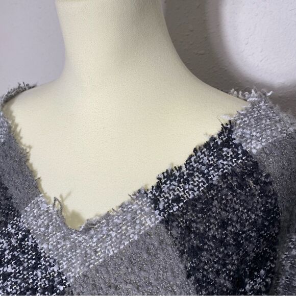 Arianna By Howards Black & Gray Checkered Poncho Women's One Size - Picture 10 of 12